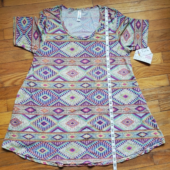 Lularoe NWT Perfect T Colorful Geometric Pattern Women's Top Oversized Size M - Picture 5 of 8